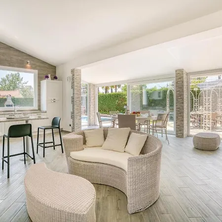 Holiday home Three-bedroom Holiday In Albarella