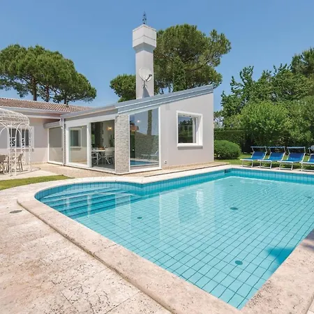 Three-bedroom Holiday In Albarella Holiday home
